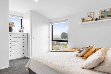 Photo of property in 1/1 Fruitvale Road, New Lynn, Auckland, 0600