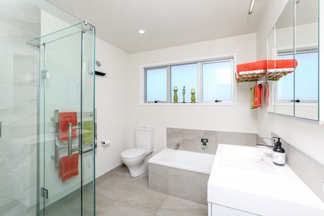 Photo of property in 1 Cabot Place, Frankleigh Park, New Plymouth, 4310