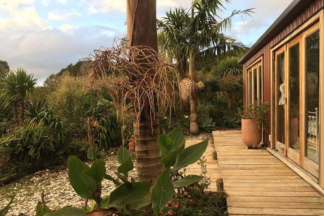 Photo of property in 76 Top Town Place, Coromandel, 3506