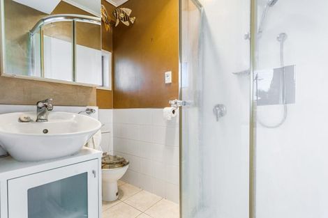 Photo of property in 33 Tiroroa Avenue, Te Atatu South, Auckland, 0610