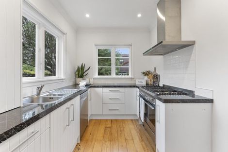 Photo of property in 9 Franklin Avenue, Hokowhitu, Palmerston North, 4410
