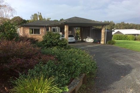 Photo of property in 83 Tawa Road, Kumeu, 0891