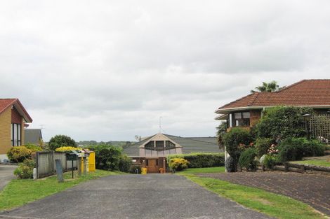 Photo of property in 13 Cumbrian Place, Conifer Grove, Takanini, 2112