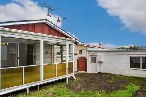 Photo of property in 4 Helvetia Grove, Naenae, Lower Hutt, 5011