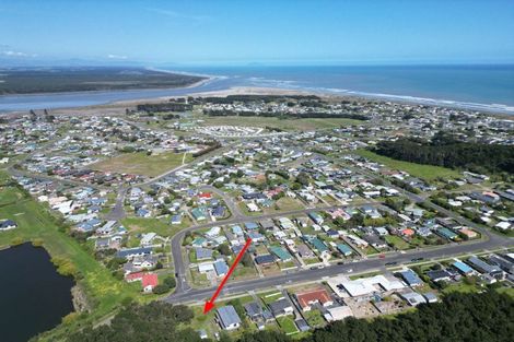 Photo of property in 29 Cousins Avenue East, Foxton Beach, Foxton, 4815