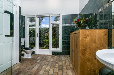 Photo of property in 49b Roland Road, Greenhithe, Auckland, 0632