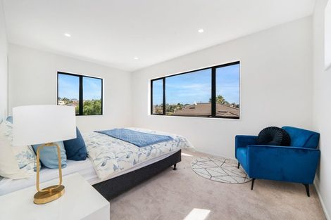Photo of property in 7/90 Picasso Drive, West Harbour, Auckland, 0618