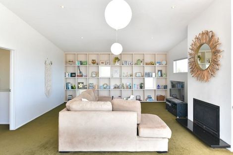 Photo of property in 77 Garfield Road, Helensville, 0800