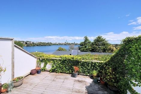 Photo of property in 1/72 Kitchener Road, Milford, Auckland, 0620