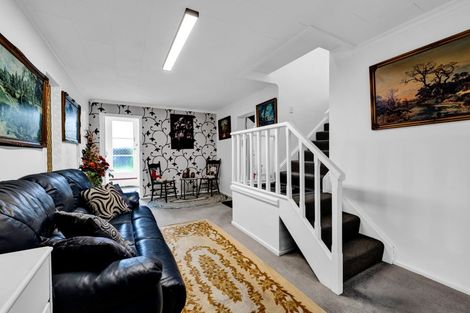 Photo of property in 19 Dives Avenue, Hawera, 4610