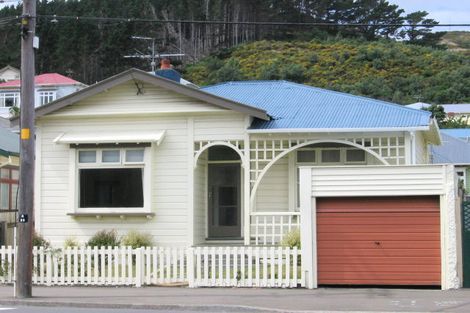 Photo of property in 13 The Parade, Island Bay, Wellington, 6023