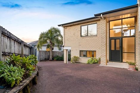 Photo of property in 64 San Valentino Drive, Henderson, Auckland, 0612