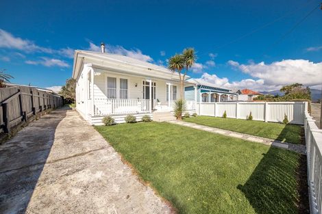 Photo of property in 25 Queen Street, Westport, 7825