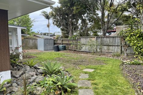 Photo of property in 24 Walton Street, Red Beach, 0932