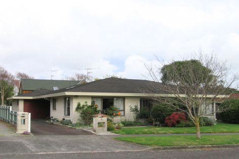 Photo of property in 8a Rewarewa Crescent, Waikanae, 5036
