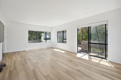 Photo of property in 15 Bury Grove, Strathmore Park, Wellington, 6022