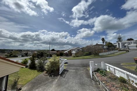 Photo of property in 2/7 Eske Place, Highland Park, Auckland, 2010