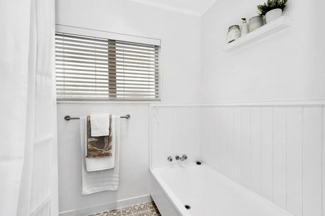 Photo of property in 24 Garland Drive, St Andrews, Hamilton, 3200