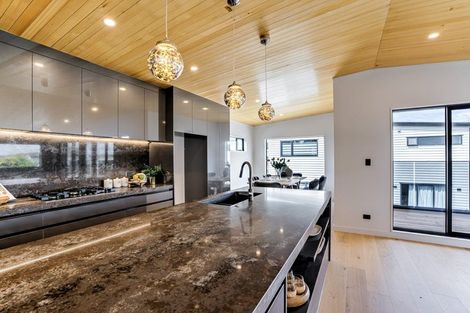 Photo of property in 3b Pine Ridge Terrace, Waikanae Beach, Waikanae, 5036