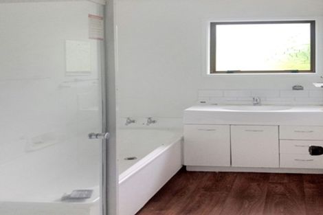 Photo of property in 2/35 Sandiacre Way, Browns Bay, Auckland, 0630