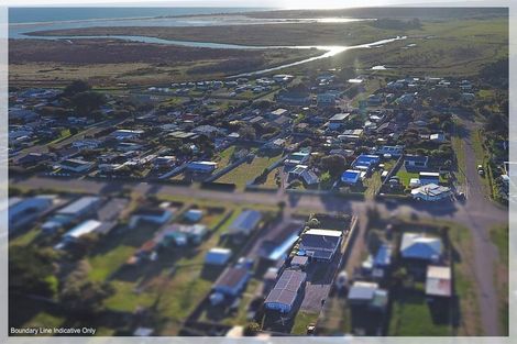 Photo of property in 27 Punga Street, Tangimoana, 4822