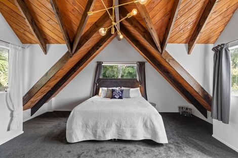 Photo of property in 1 Dorothy Road, Laingholm, Auckland, 0604