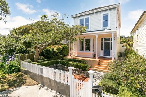 Photo of property in 33 Grove Road, Kelburn, Wellington, 6012