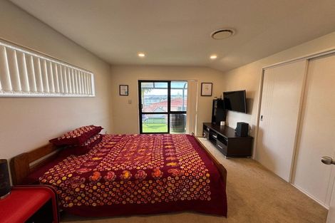 Photo of property in 14a Pipitea Place, Massey, Auckland, 0614