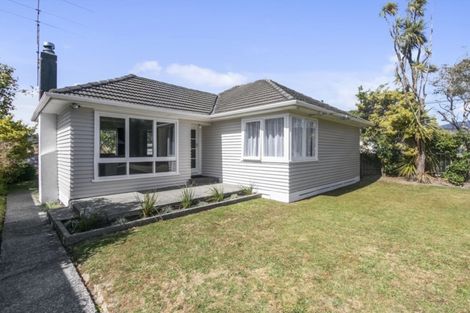 Photo of property in 25 Hinau Grove, Wainuiomata, Lower Hutt, 5014