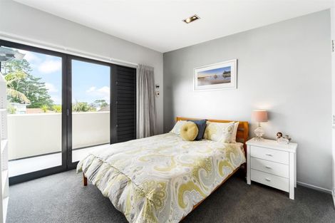 Photo of property in 32 English Oak Drive, Schnapper Rock, Auckland, 0632