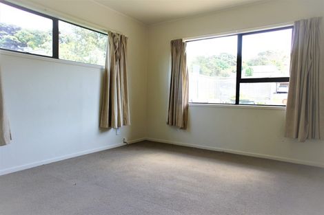 Photo of property in 26 Lambrown Drive, Totara Vale, Auckland, 0629