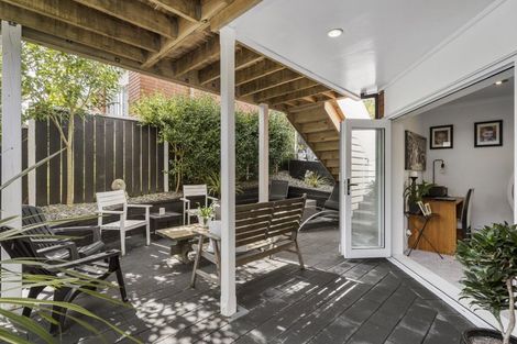 Photo of property in 2/36 Nihill Crescent, Mission Bay, Auckland, 1071