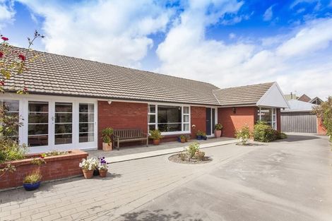 Photo of property in 24 Grahams Road, Ilam, Christchurch, 8041