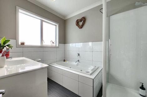 Photo of property in 66 Aotea Drive, Aotea, Porirua, 5024