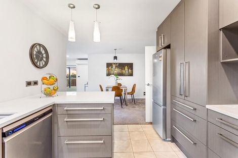 Photo of property in 21 Breenagh Place, Massey, Auckland, 0614