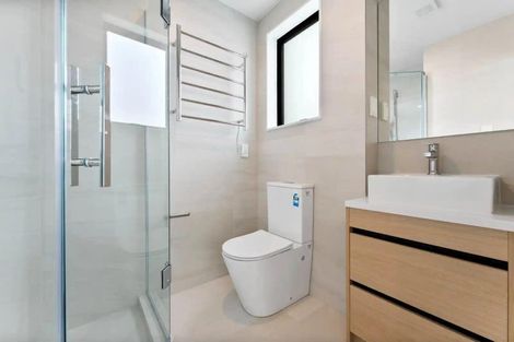 Photo of property in 28 Whare Kauri Road, Papakura, 2110