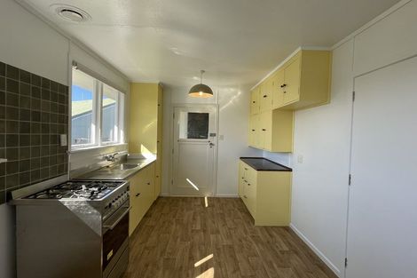 Photo of property in 8 Kelvin Place, Westown, New Plymouth, 4310