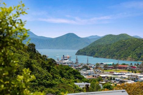 Photo of property in 13 Webster Place, Picton, 7220