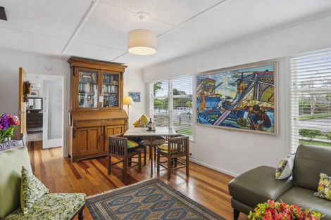 Photo of property in 15 Walton Avenue, Waikanae, 5036