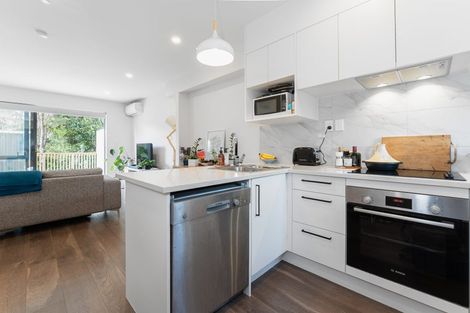 Photo of property in 53 Morihana Close, Glen Eden, Auckland, 0602