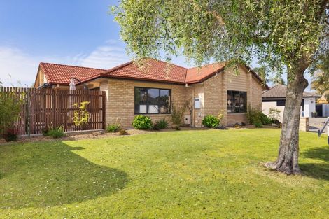 Photo of property in 33 Saint Heliers Place, Papamoa Beach, Papamoa, 3118