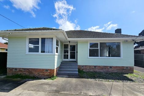 Photo of property in 90 Tirimoana Road, Te Atatu South, Auckland, 0602