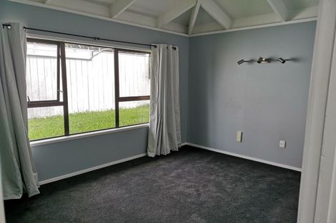 Photo of property in 4 Raphael Place, West Harbour, Auckland, 0618