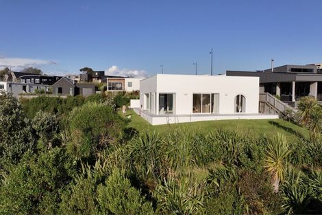 Photo of property in 16 Rangitahi Road, Raglan, 3225