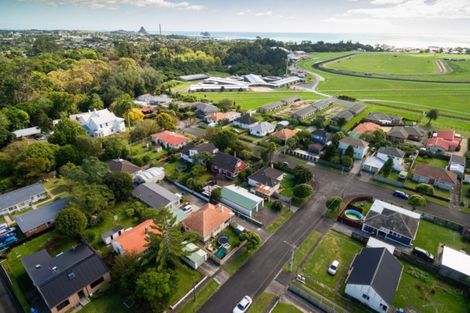 Photo of property in 6 List Street, Welbourn, New Plymouth, 4310