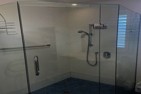 Photo of property in 8 Divich Avenue, Te Atatu South, Auckland, 0610