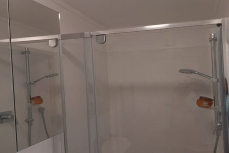 Photo of property in 14 Lydford Place, Glendene, Auckland, 0602