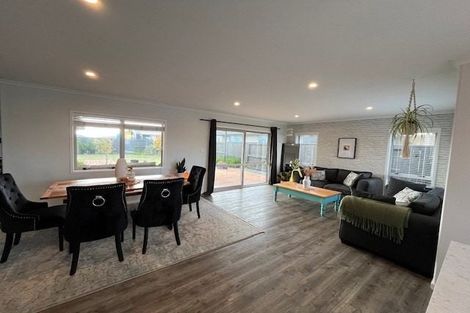 Photo of property in 14 Kamahi Crescent, Papamoa Beach, Papamoa, 3118