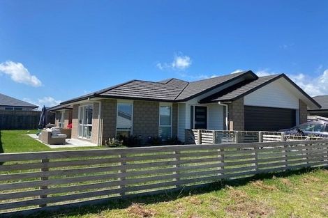 Photo of property in 32 Harding Drive, Papamoa Beach, Papamoa, 3118