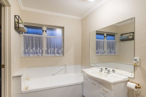 Photo of property in 25 Stewart Crescent, Hokowhitu, Palmerston North, 4410